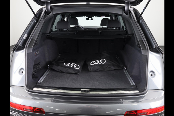 Audi Q7 55 TFSI e quattro Pro Line S 394pk | Panoramadak | Adaptive cruisecontrol |  B&O soundsysteem | Optiekpakket zwart Plus | Privacy Glass | Trekhaak