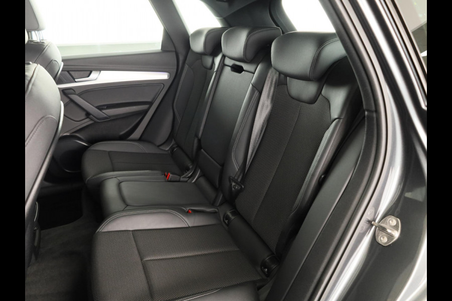 Audi Q5 50 TFSI e S edition 299pk | Panoramadak | Navigatie | Parkeercamera | Stoelverwarming | S-line interieur