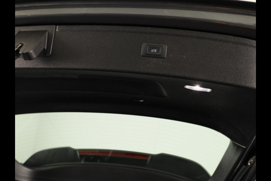 Audi Q5 50 TFSI e S edition 299pk | Panoramadak | Navigatie | Parkeercamera | Stoelverwarming | S-line interieur