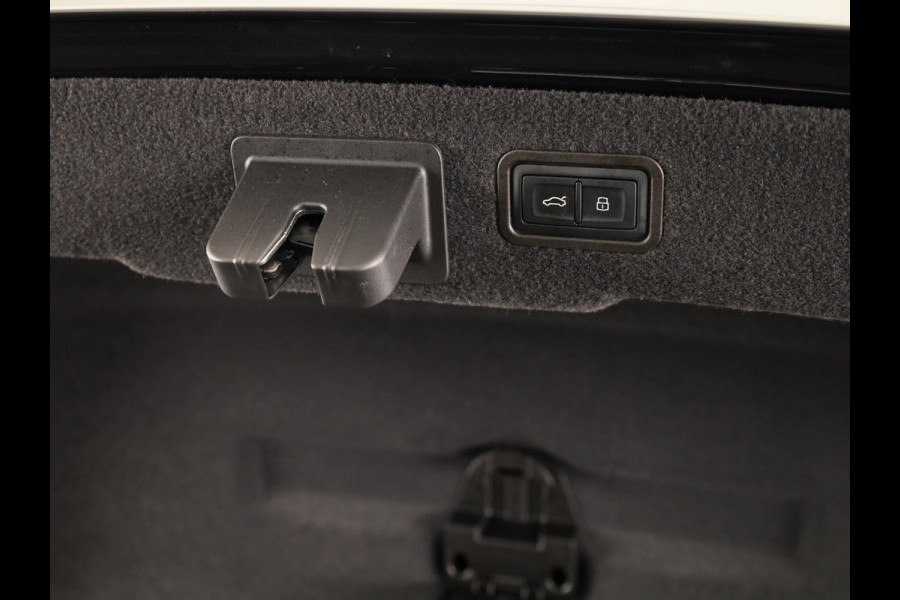 Audi A8 60 TFSI e quattro Lang 462pk | Panoramadak | Ventilatie + massage voor en achter | HUD | Luchtvering |