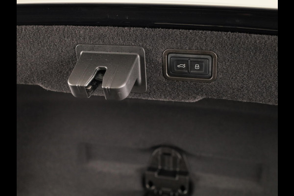 Audi A8 60 TFSI e quattro Lang 462pk | Panoramadak | Ventilatie + massage voor en achter | HUD | Luchtvering |