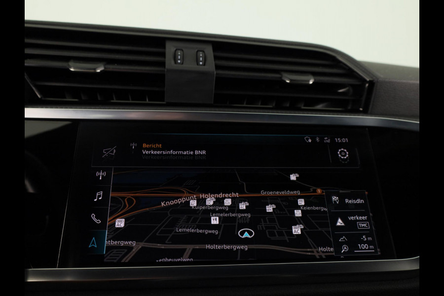 Audi Q3 35 TFSI Pro Line 150pk | Navigatie | Lederen bekleding | Elektrisch verstelbare voorstoelen | Parkeersensoren voor en achter |