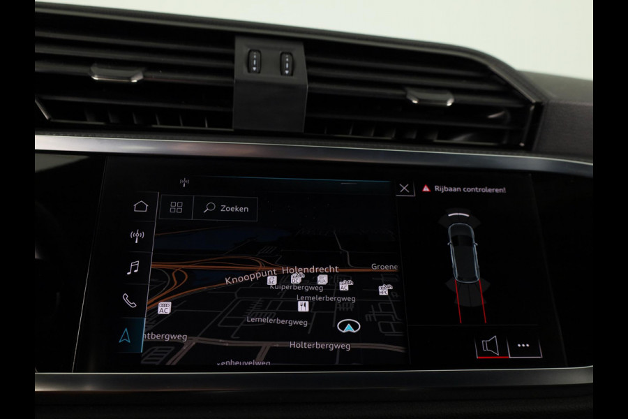 Audi Q3 35 TFSI Pro Line 150pk | Navigatie | Lederen bekleding | Elektrisch verstelbare voorstoelen | Parkeersensoren voor en achter |