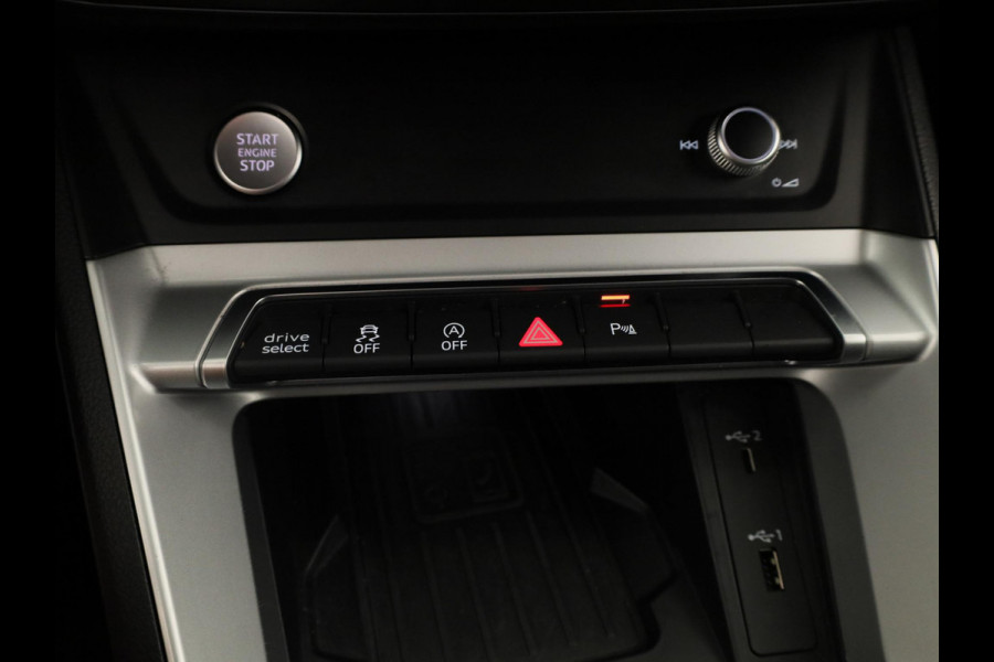 Audi Q3 35 TFSI Pro Line 150pk | Navigatie | Lederen bekleding | Elektrisch verstelbare voorstoelen | Parkeersensoren voor en achter |