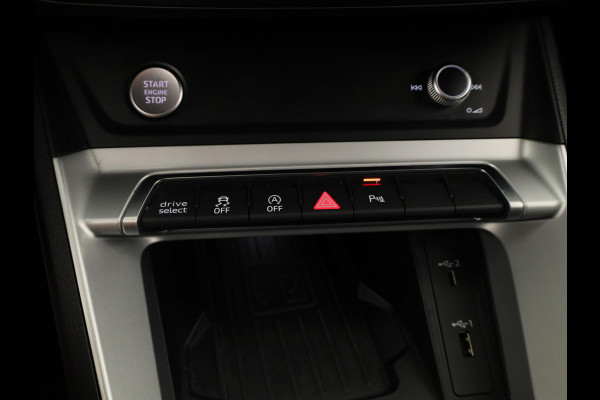 Audi Q3 35 TFSI Pro Line 150pk | Navigatie | Lederen bekleding | Elektrisch verstelbare voorstoelen | Parkeersensoren voor en achter |