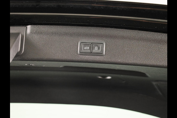 Audi Q3 35 TFSI Pro Line 150pk | Navigatie | Lederen bekleding | Elektrisch verstelbare voorstoelen | Parkeersensoren voor en achter |