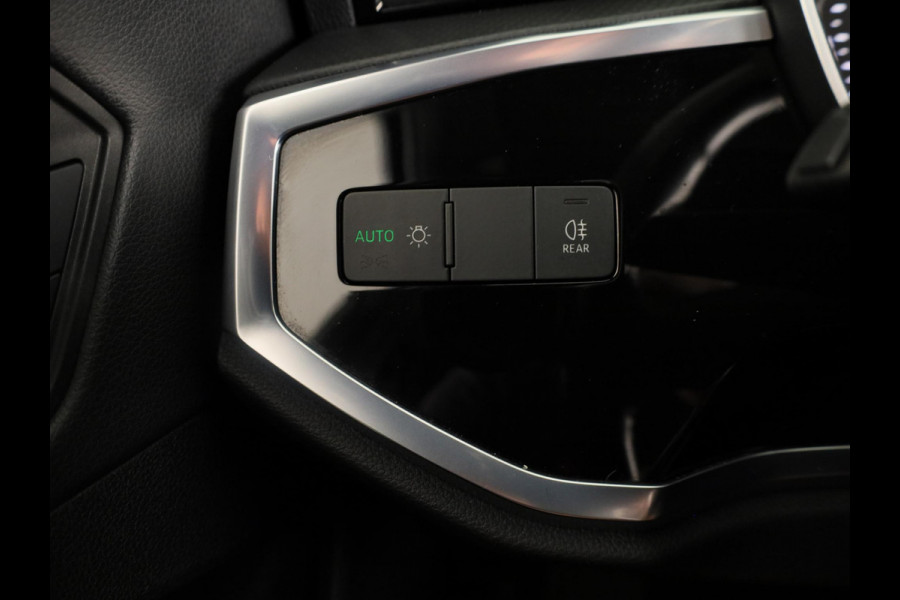 Audi Q3 35 TFSI Pro Line 150pk | Navigatie | Lederen bekleding | Elektrisch verstelbare voorstoelen | Parkeersensoren voor en achter |