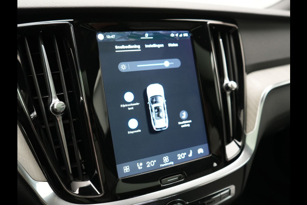 Volvo V60 T6 AWD Plus Bright LONG RANGE PHEV 350pk Dealer O.H. | Trekhaak Af Fabriek | Panodak | Adaptive Cruise | 360 Camera | Comfortstoelen Memory & Verwarmd | Stuur Verwarmd | Keyless | Blis | Apple Carplay | Google Assistent | DAB | Plug In Hybrid |