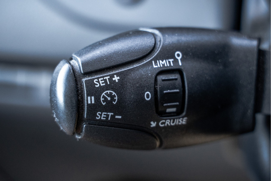 Opel Vivaro 1.5 L2H1 | 3-Zits | 1e Eigenaar | Cruise | PDC | Airco
