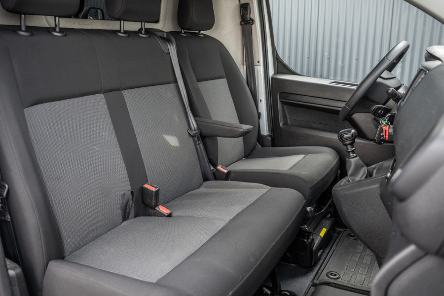 Opel Vivaro 1.5 | 3-Zits | 1e Eigenaar | Camera | Inrichting | Cruise | Airco | Trekhaak