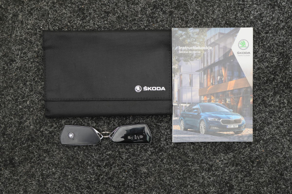 Škoda Octavia Combi 1.0 e-TSI DSG Business Edition Virtual Cockpit, Cruise, Apple Carplay, Rijstrooksensor, LED, DAB, PDC, 16''