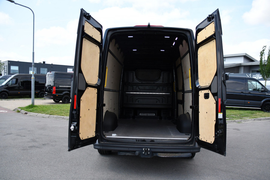 MAN TGE 3.180 35 2.0 L3H3 Black Edition Adaptieve Cruise, Camera, Carplay, LED, Stoelverwarming, Massage stoel, Trekhaak, 177pk, Automaat, Uniek!