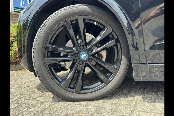 BMW i3 S 120Ah 42 kWh RoadStyle Edition | Pano, Leder, Navi, Camera, Stoelverw., Cruise | NAP | Dealeronderhouden |