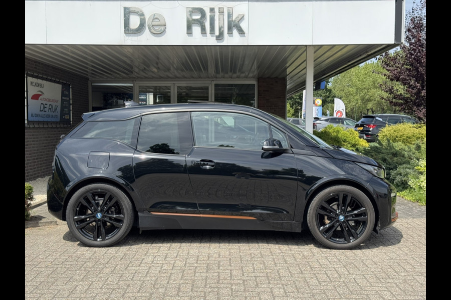BMW i3 S 120Ah 42 kWh RoadStyle Edition | Pano, Leder, Navi, Camera, Stoelverw., Cruise | NAP | Dealeronderhouden |