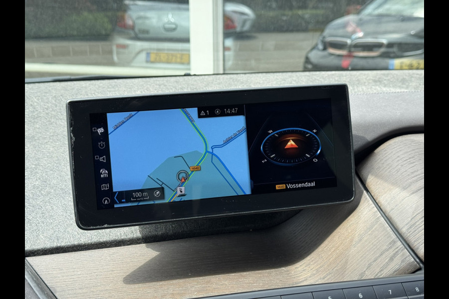 BMW i3 S 120Ah 42 kWh RoadStyle Edition | Pano, Leder, Navi, Camera, Stoelverw., Cruise | NAP | Dealeronderhouden |