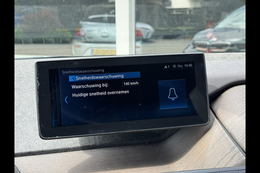 BMW i3 S 120Ah 42 kWh RoadStyle Edition | Pano, Leder, Navi, Camera, Stoelverw., Cruise | NAP | Dealeronderhouden |
