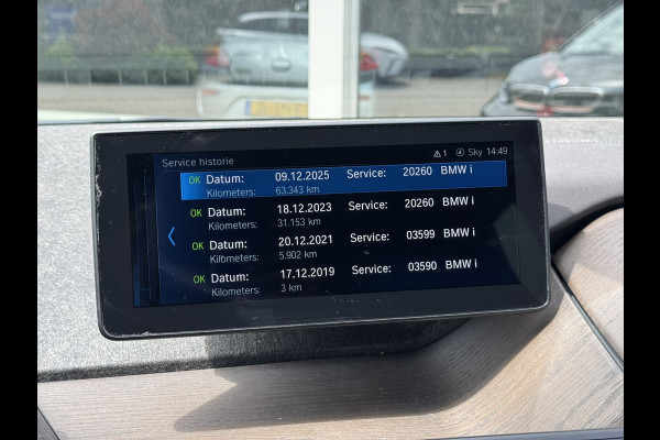 BMW i3 S 120Ah 42 kWh RoadStyle Edition | Pano, Leder, Navi, Camera, Stoelverw., Cruise | NAP | Dealeronderhouden |