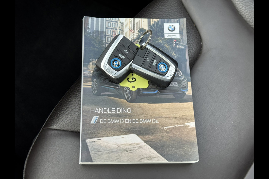 BMW i3 S 120Ah 42 kWh RoadStyle Edition | Pano, Leder, Navi, Camera, Stoelverw., Cruise | NAP | Dealeronderhouden |