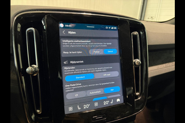 Volvo XC40 Recharge Extened Range 82 kWh Parkeercamera Google 252pk