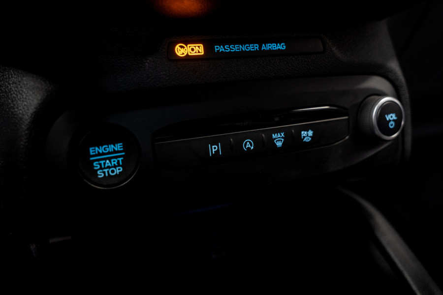 Ford FOCUS Wagon 1.0 EcoB. Hybrid ST Line Navi Camera Climate PDC LED Zwarte hemelbekleding LM velgen