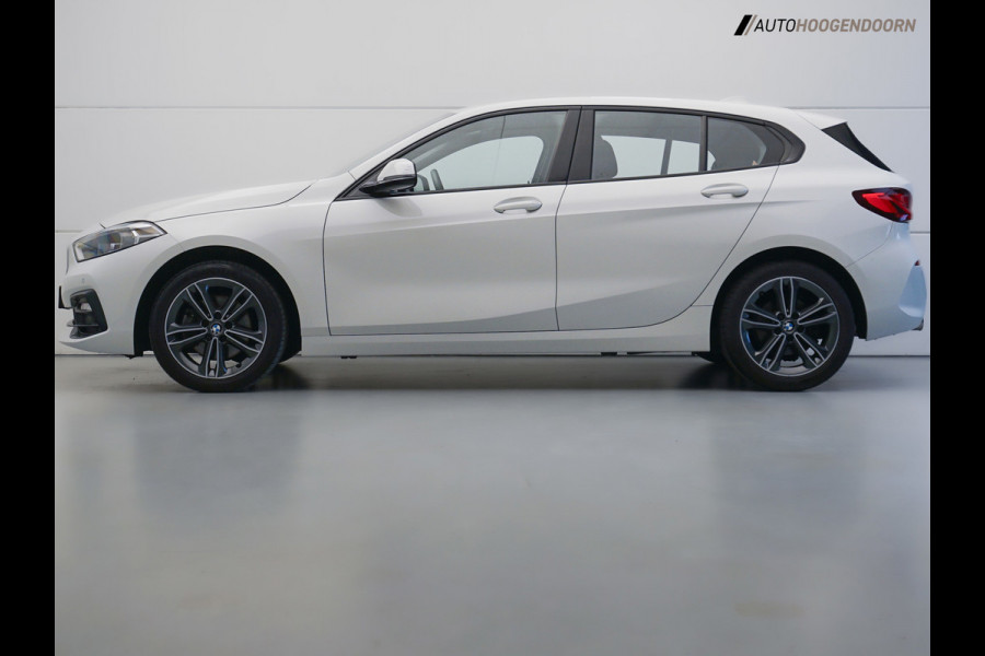 BMW 1-serie 118i Business Edition Plus Sport (DIGITAAL COCKPIT,KEYLESS,SPORTSTOELEN,LED,CLIMATE,APPLE CARPLAY,PARKEERSENSOR)