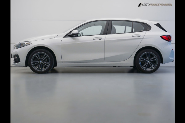 BMW 1-serie 118i Business Edition Plus Sport (DIGITAAL COCKPIT,KEYLESS,SPORTSTOELEN,LED,CLIMATE,APPLE CARPLAY,PARKEERSENSOR)