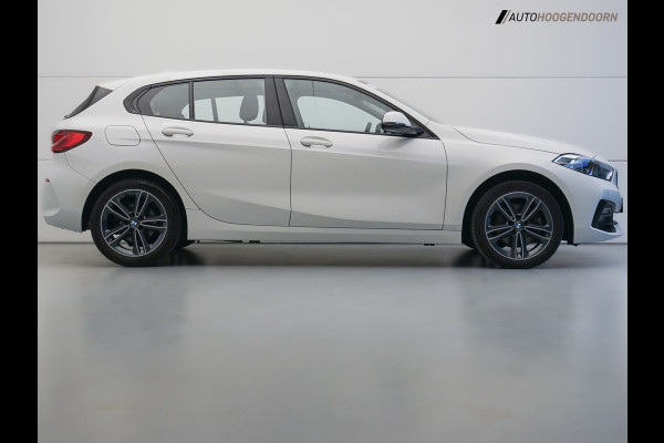 BMW 1-serie 118i Business Edition Plus Sport (DIGITAAL COCKPIT,KEYLESS,SPORTSTOELEN,LED,CLIMATE,APPLE CARPLAY,PARKEERSENSOR)