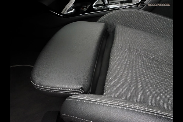 BMW 1-serie 118i Business Edition Plus Sport (DIGITAAL COCKPIT,KEYLESS,SPORTSTOELEN,LED,CLIMATE,APPLE CARPLAY,PARKEERSENSOR)