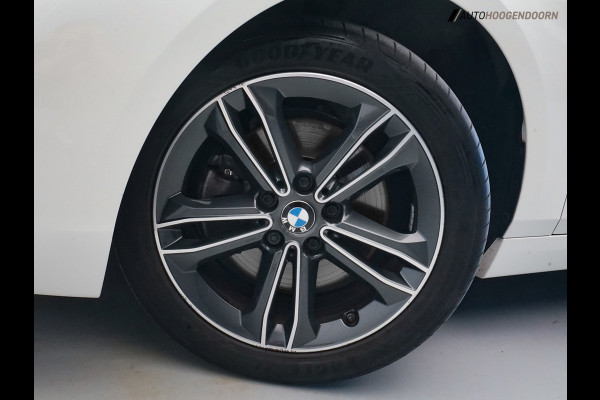 BMW 1-serie 118i Business Edition Plus Sport (DIGITAAL COCKPIT,KEYLESS,SPORTSTOELEN,LED,CLIMATE,APPLE CARPLAY,PARKEERSENSOR)