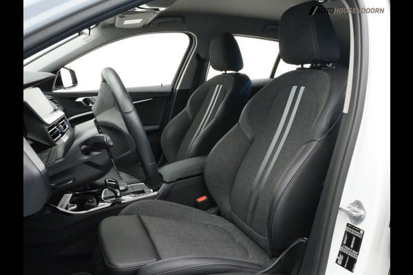 BMW 1-serie 118i Business Edition Plus Sport (DIGITAAL COCKPIT,KEYLESS,SPORTSTOELEN,LED,CLIMATE,APPLE CARPLAY,PARKEERSENSOR)