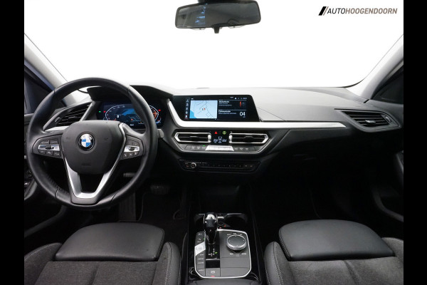 BMW 1-serie 118i Business Edition Plus Sport (DIGITAAL COCKPIT,KEYLESS,SPORTSTOELEN,LED,CLIMATE,APPLE CARPLAY,PARKEERSENSOR)