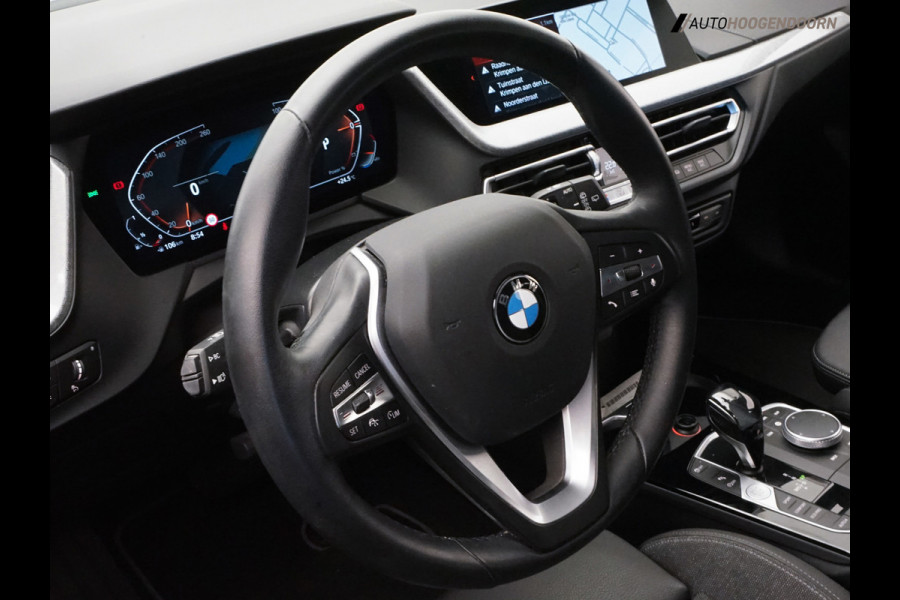 BMW 1-serie 118i Business Edition Plus Sport (DIGITAAL COCKPIT,KEYLESS,SPORTSTOELEN,LED,CLIMATE,APPLE CARPLAY,PARKEERSENSOR)