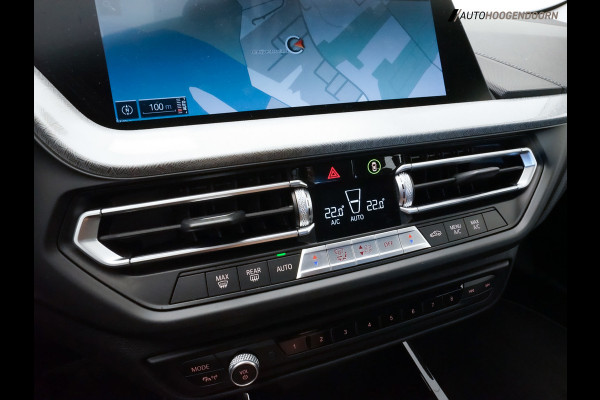 BMW 1-serie 118i Business Edition Plus Sport (DIGITAAL COCKPIT,KEYLESS,SPORTSTOELEN,LED,CLIMATE,APPLE CARPLAY,PARKEERSENSOR)