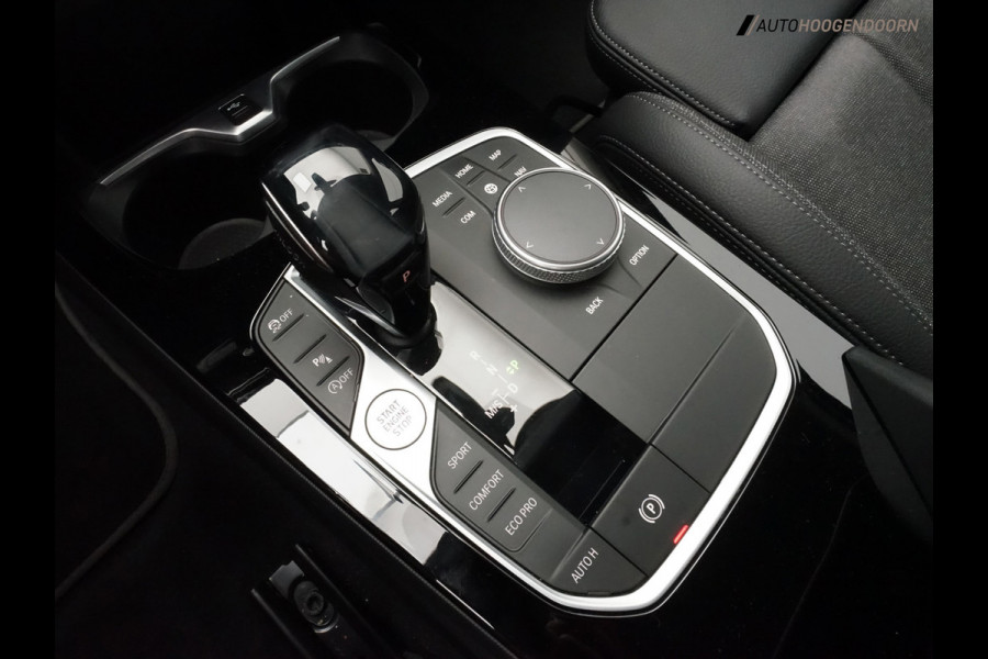 BMW 1-serie 118i Business Edition Plus Sport (DIGITAAL COCKPIT,KEYLESS,SPORTSTOELEN,LED,CLIMATE,APPLE CARPLAY,PARKEERSENSOR)