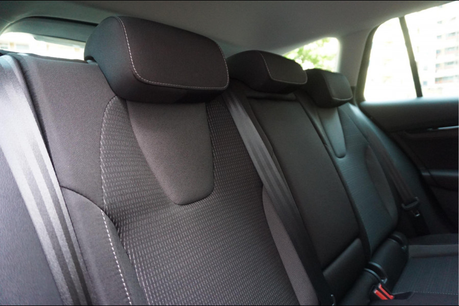 Škoda Octavia Combi 1.0 e-TSI Sport Business | Sfeerverlichting | Virtual cockpit | Cruise + Lane | Apple/ Android | BTW