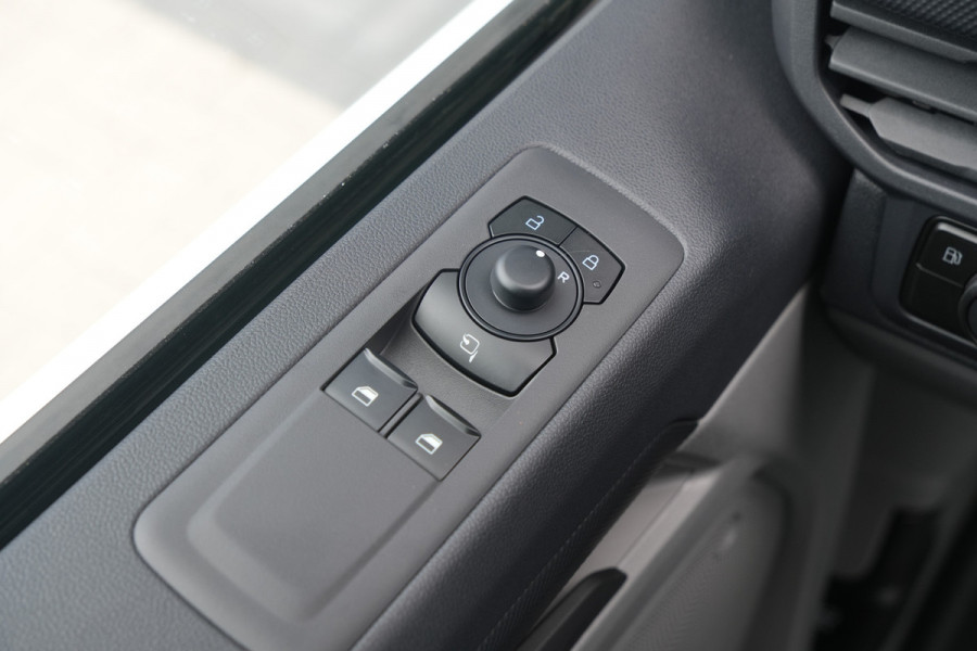 Ford Transit Custom 340 2.5 PHEV L2H1 Kombi Trend 9 zits - Carplay - Camera - Navigatie - Airco achterin - Cuise - Rijklaar