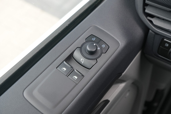 Ford Transit Custom 340 2.5 PHEV L2H1 Kombi Trend 9 zits - Carplay - Camera - Navigatie - Airco achterin - Cuise - Rijklaar