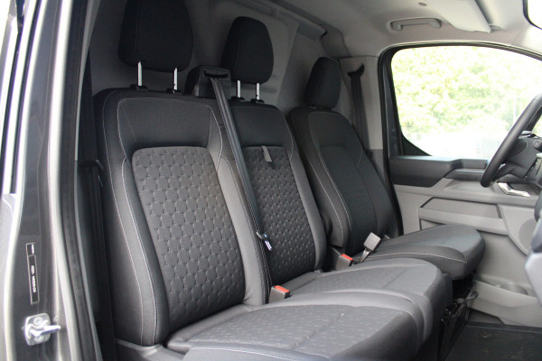 Ford Transit Custom 320 2.0 TDCI L2H1 Limited 170pk - Adaptive Cruise - Stuurwiel verwarmd - Draadloos laden - Blind spot - Navigatie - Camera - Rij
