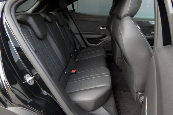 Opel Mokka Electric Ultimate 50-kWh | ACC | LEDEREN BEKLEDING | STOELVERWARMING | APPLE CARPLAY / ANDROID AUTO