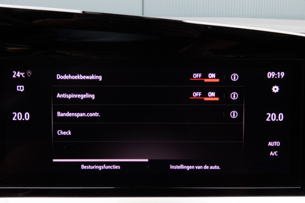 Opel Mokka Electric Ultimate 50-kWh | ACC | LEDEREN BEKLEDING | STOELVERWARMING | APPLE CARPLAY / ANDROID AUTO