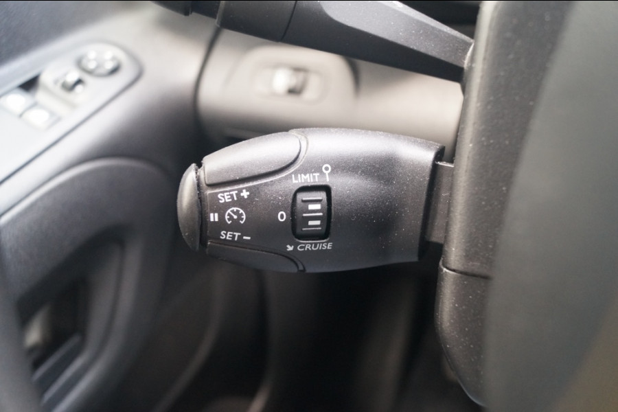 Toyota PROACE CITY 1.5 D-4D Professional -NAVI-3persoons-TREKHAAK-PDC-