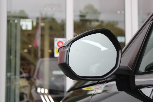 Peugeot 3008 1.2 Hybrid 145PK AUTOMAAT GT | PANORAMA SCHUIF/KANTEL DAK MET CLEAN CABIN | 360° VISION & DRIVE ASSIST PLUS PACK: ANTI DIEFSTAL ALARM MET SUPERVERGRENDELING/VISEOPARK 360° HD CAMERA'S/BUITENSPIEGELS MET KANTELFUNCTIE/DRIVE ASSIST 2.0 (SEMI AUTONOOM RIJDEN)/LANE POSITIONING ASSIST/SEMI AUTOMATED LANE CHANGE ASSIST/REAR CROSS TRAFFIC ALERT/DODEHOEK DETECTIE | ALCANTARA EXECUTIVE INTERIOR: BEKLEDING ALCANTARA/KUNSTLEDER AFGEWERKT MET STIKSELS/AGR BESTUUDERSSTOEL EN PASSAGIERSSTOEL ELEKTRISCH VERSTELBAAR MET GEHEUGENFUNCTIE OP DE BESTUUDERSSTOEL/VERWARMBARE VOORSTOELEN MET