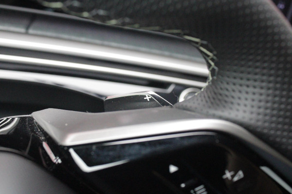 Peugeot 3008 1.2 Hybrid 145PK AUTOMAAT GT | PANORAMA SCHUIF/KANTEL DAK MET CLEAN CABIN | 360° VISION & DRIVE ASSIST PLUS PACK: ANTI DIEFSTAL ALARM MET SUPERVERGRENDELING/VISEOPARK 360° HD CAMERA'S/BUITENSPIEGELS MET KANTELFUNCTIE/DRIVE ASSIST 2.0 (SEMI AUTONOOM RIJDEN)/LANE POSITIONING ASSIST/SEMI AUTOMATED LANE CHANGE ASSIST/REAR CROSS TRAFFIC ALERT/DODEHOEK DETECTIE | ALCANTARA EXECUTIVE INTERIOR: BEKLEDING ALCANTARA/KUNSTLEDER AFGEWERKT MET STIKSELS/AGR BESTUUDERSSTOEL EN PASSAGIERSSTOEL ELEKTRISCH VERSTELBAAR MET GEHEUGENFUNCTIE OP DE BESTUUDERSSTOEL/VERWARMBARE VOORSTOELEN MET