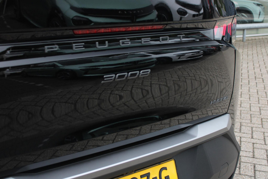Peugeot 3008 1.2 Hybrid 145PK AUTOMAAT GT | PANORAMA SCHUIF/KANTEL DAK MET CLEAN CABIN | 360° VISION & DRIVE ASSIST PLUS PACK: ANTI DIEFSTAL ALARM MET SUPERVERGRENDELING/VISEOPARK 360° HD CAMERA'S/BUITENSPIEGELS MET KANTELFUNCTIE/DRIVE ASSIST 2.0 (SEMI AUTONOOM RIJDEN)/LANE POSITIONING ASSIST/SEMI AUTOMATED LANE CHANGE ASSIST/REAR CROSS TRAFFIC ALERT/DODEHOEK DETECTIE | ALCANTARA EXECUTIVE INTERIOR: BEKLEDING ALCANTARA/KUNSTLEDER AFGEWERKT MET STIKSELS/AGR BESTUUDERSSTOEL EN PASSAGIERSSTOEL ELEKTRISCH VERSTELBAAR MET GEHEUGENFUNCTIE OP DE BESTUUDERSSTOEL/VERWARMBARE VOORSTOELEN MET