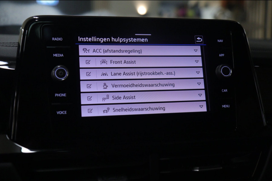 Volkswagen T-Roc 1.5 TSI R-Line 3X R-LINE/PANO/IQ/CARPLAY/CAM/KEYLES/VOL