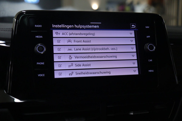 Volkswagen T-Roc 1.5 TSI R-Line 3X R-LINE/PANO/IQ/CARPLAY/CAM/KEYLES/VOL