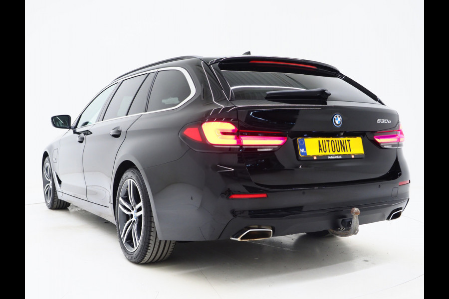 BMW 5 Serie Touring 530e | Leder | Trekhaak | Keyless | Camera | Sfeerlicht | Dodehoek | Cruise | Carplay