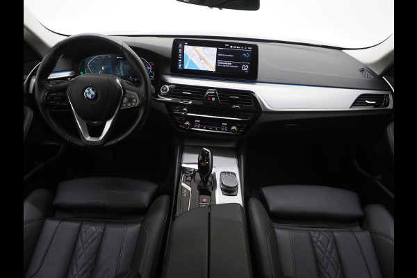 BMW 5 Serie Touring 530e | Leder | Trekhaak | Keyless | Camera | Sfeerlicht | Dodehoek | Cruise | Carplay