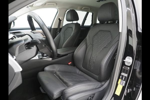 BMW 5 Serie Touring 530e | Leder | Trekhaak | Keyless | Camera | Sfeerlicht | Dodehoek | Cruise | Carplay
