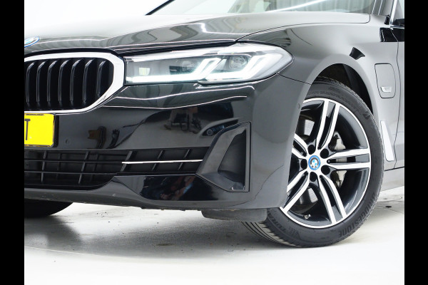 BMW 5 Serie Touring 530e | Leder | Trekhaak | Keyless | Camera | Sfeerlicht | Dodehoek | Cruise | Carplay